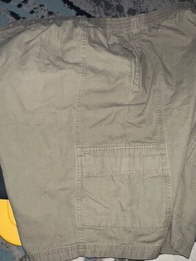 Like new Big & Tall Great Northwest Clothing Olive Green Men's Cargo Shorts 5xl